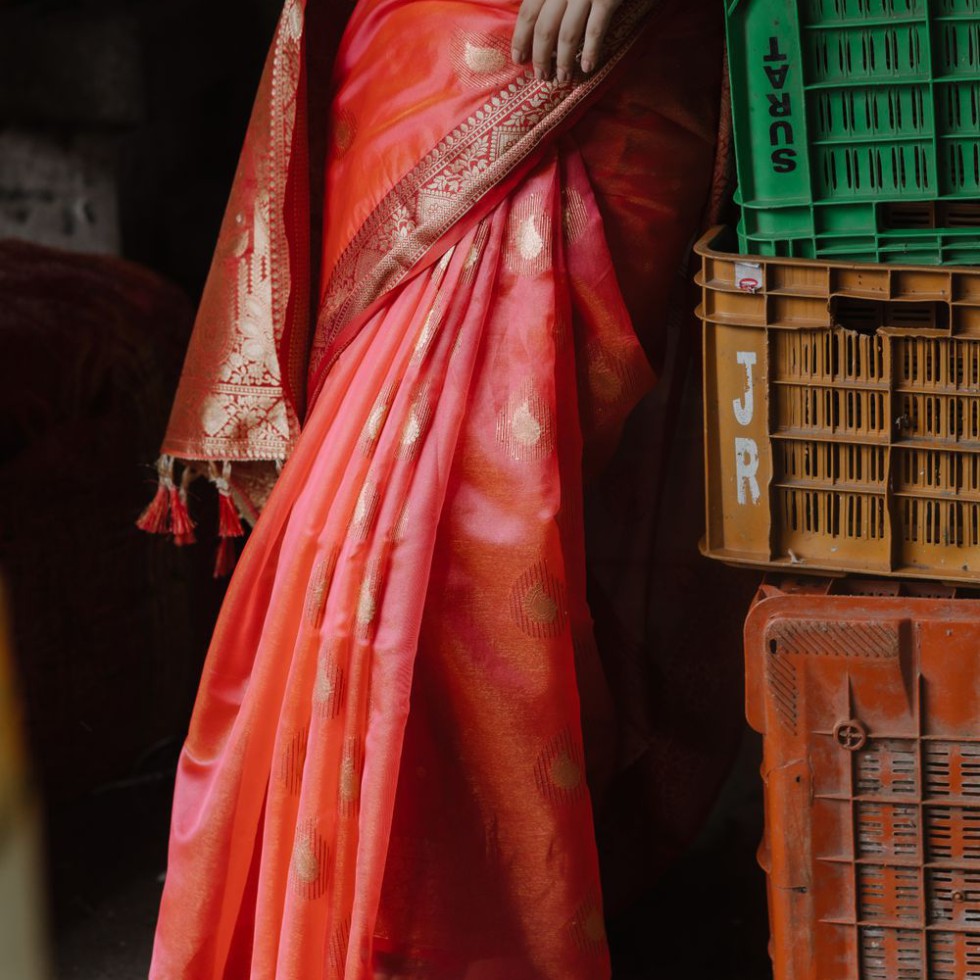 বেনারসি শাড়ি — গাঢ় লাল